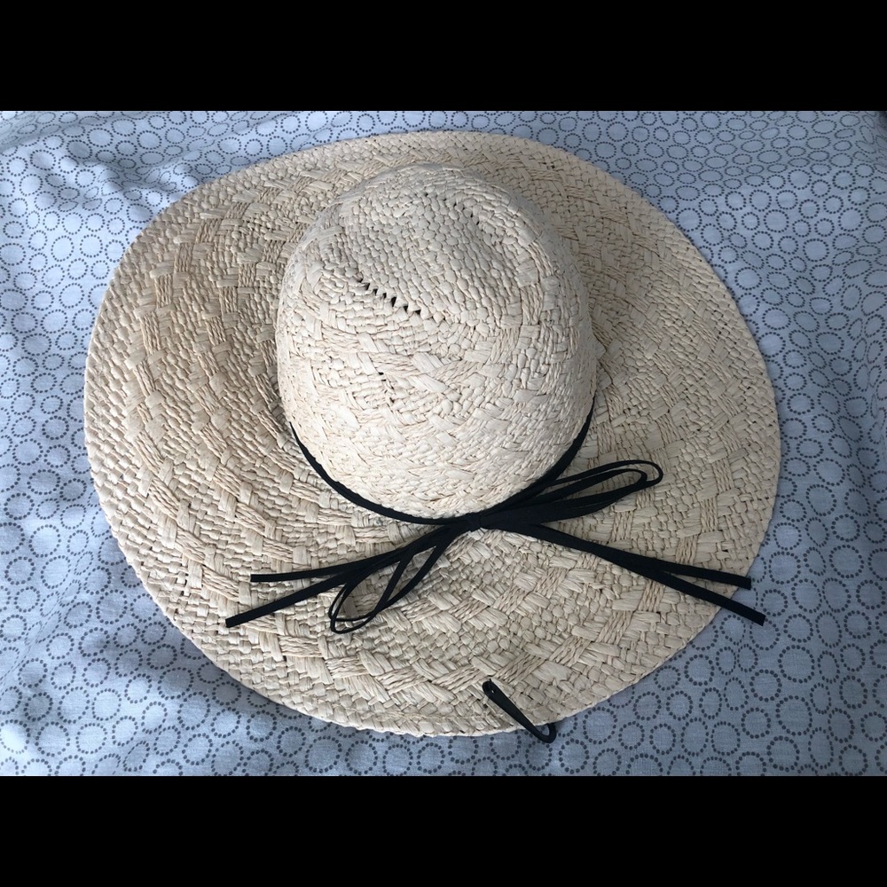 BNWT Summer Straw Hat with Ribbon Bow